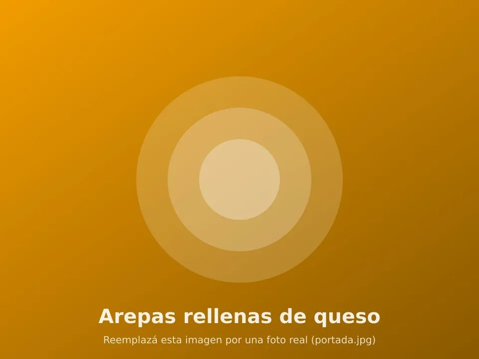 Arepas doradas abiertas con queso derretido